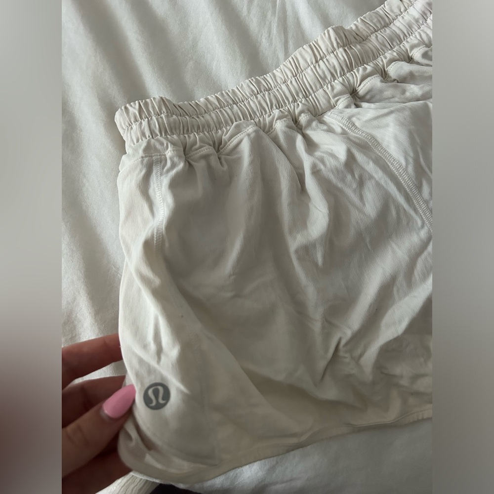 Lululemon White Hotty Hot shorts (low rise) | size 6